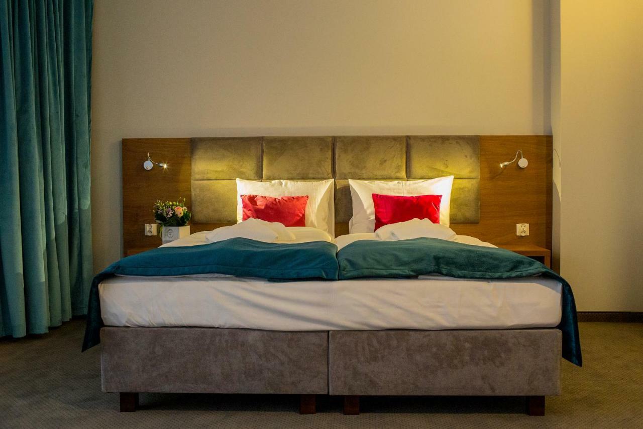 Hotel Stary Mlyn Świdnica Esterno foto