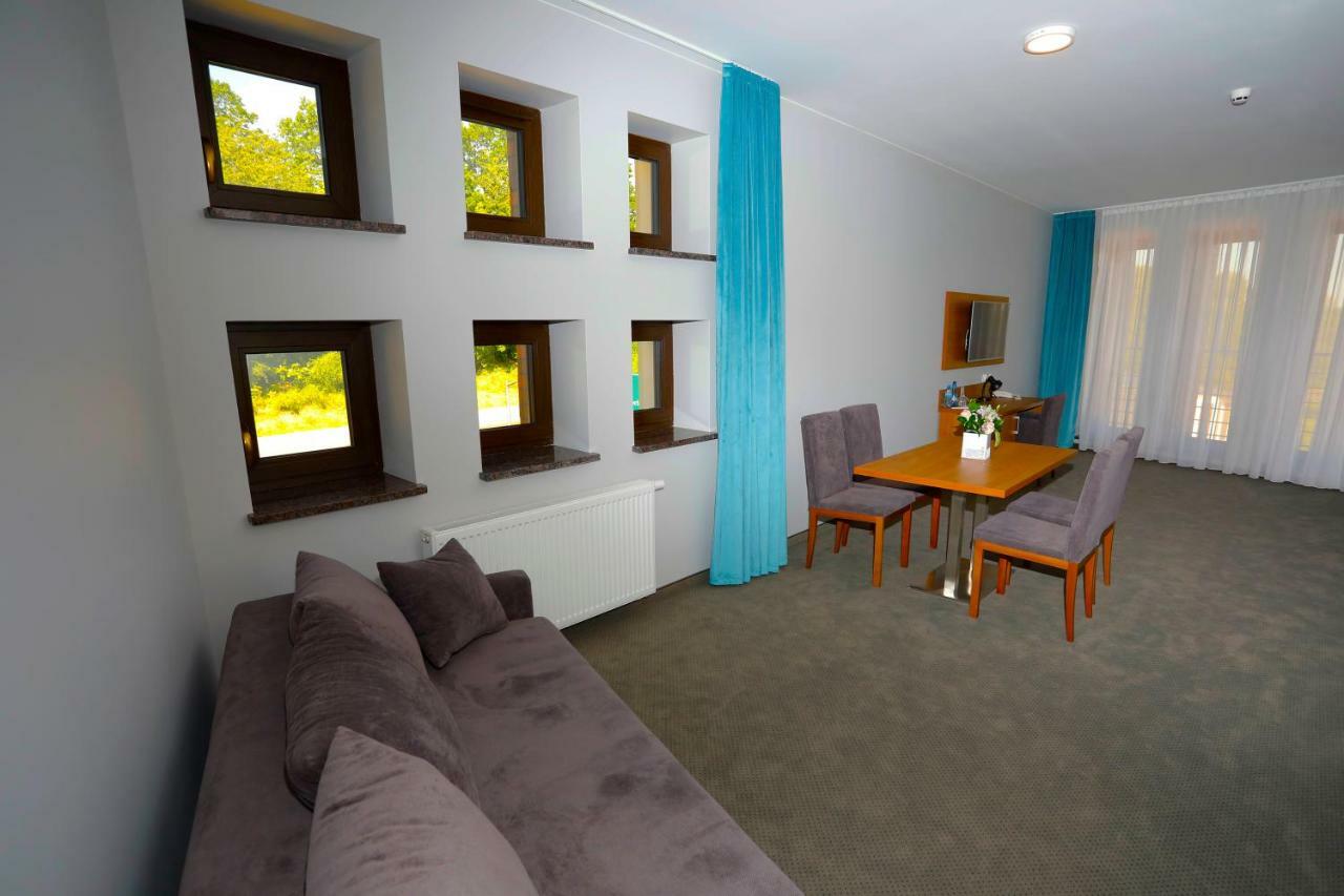 Hotel Stary Mlyn Świdnica Esterno foto