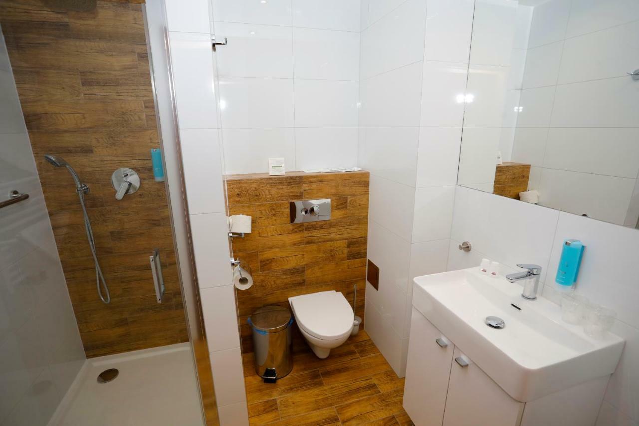 Hotel Stary Mlyn Świdnica Esterno foto