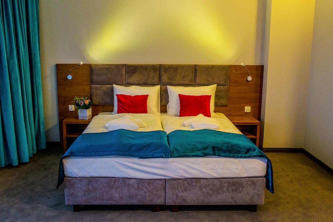 Hotel Stary Mlyn Świdnica Esterno foto