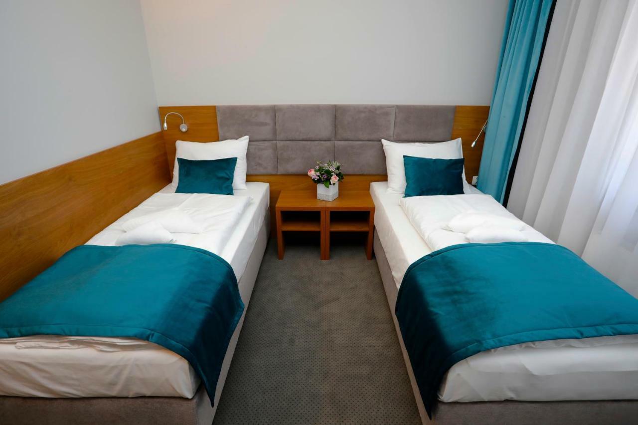 Hotel Stary Mlyn Świdnica Esterno foto