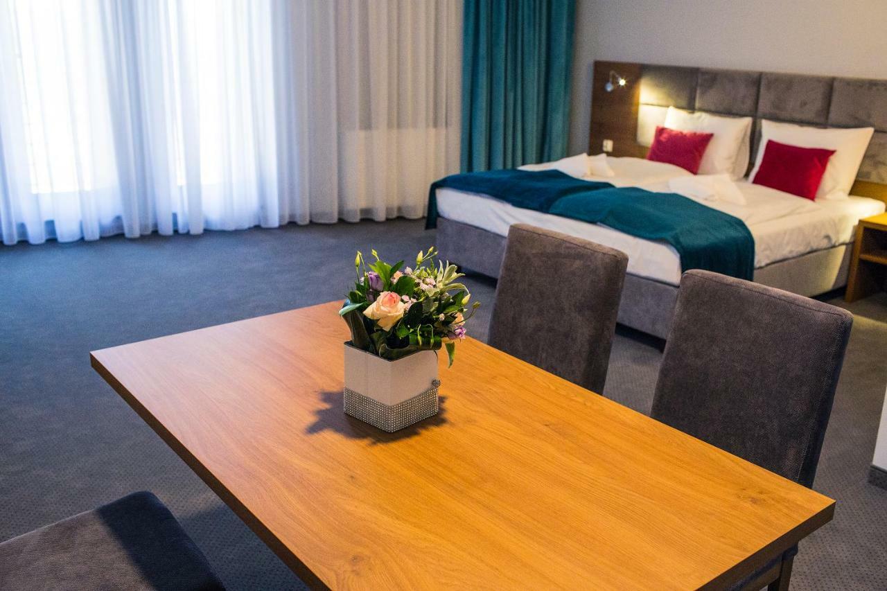 Hotel Stary Mlyn Świdnica Esterno foto