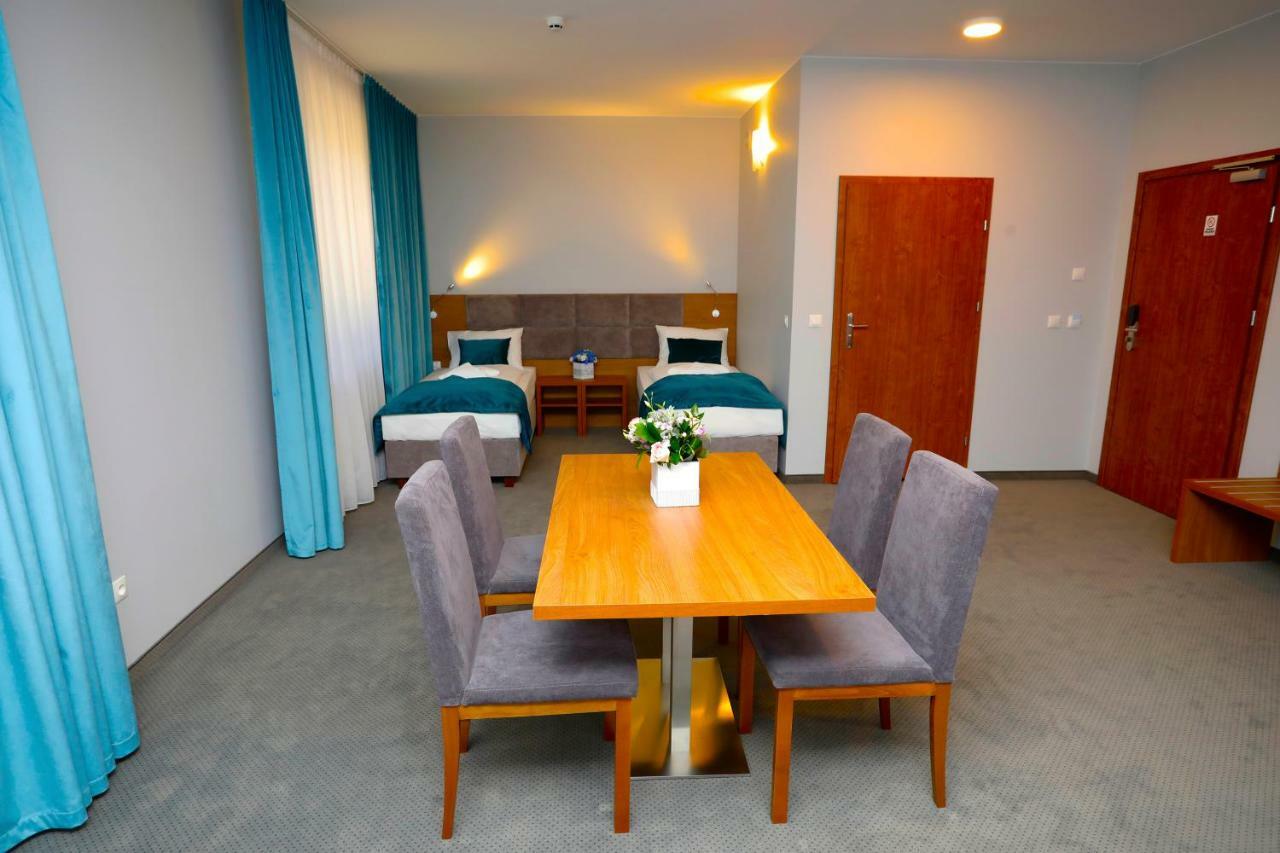 Hotel Stary Mlyn Świdnica Esterno foto